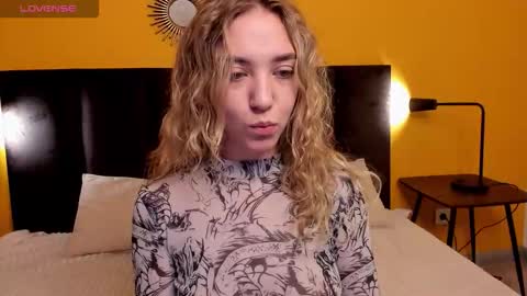 Snapshot of jessie_curlyy chatting on 10/18/25, 01:41 Jessie online show from 10/18/25, 01:41