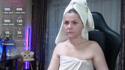 Snapshot of jessiemays chatting on 10/23/25, 01:38 Jess online show from 10/23/25, 01:38