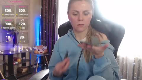 Snapshot of jessiemays chatting on 04/05/26, 10:23 Jess online show from 04/05/26, 10:23