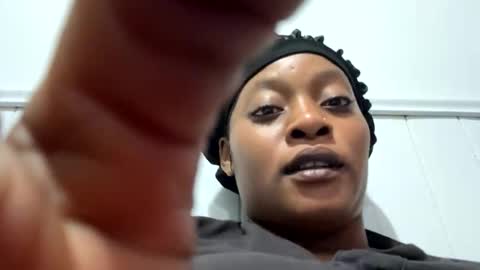 Snapshot of jessybea chatting on 11/17/25, 02:06 jessybea online show from 11/17/25, 02:06