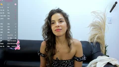 Snapshot of jessye_golden chatting on 05/13/26, 05:43 jessye_golden online show from 05/13/26, 05:43
