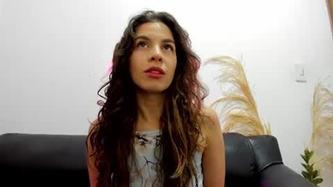 Snapshot of jessye_golden chatting on 06/18/26, 06:01 jessye_golden online show from 06/18/26, 06:01