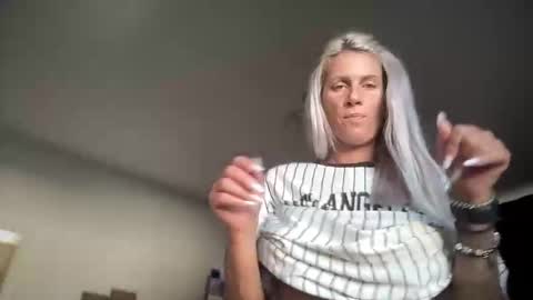 Snapshot of jessye_vega chatting on 09/16/25, 01:45 Jessye online show from 09/16/25, 01:45