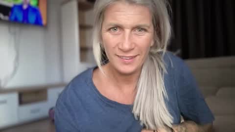 Snapshot of jessye_vega chatting on 10/11/25, 11:42 Jessye online show from 10/11/25, 11:42