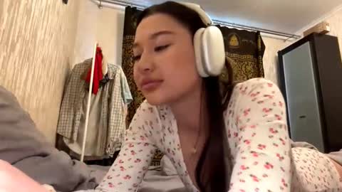 Lynn online show from 10/19/25, 07:53