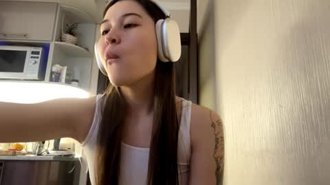 Lynn online show from 10/27/25, 07:23