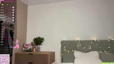 Snapshot of jettamona chatting on 12/15/25, 02:43 Mona online show from 12/15/25, 02:43