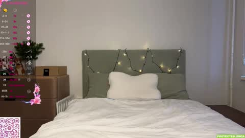 Snapshot of jettamona chatting on 12/19/25, 05:36 Mona online show from 12/19/25, 05:36