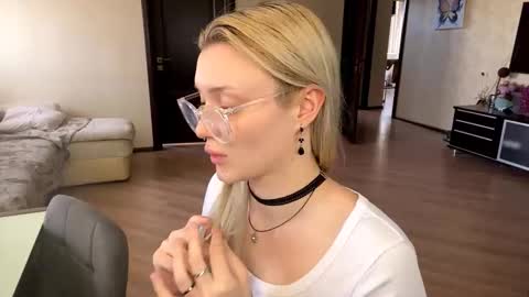 I am Gina ntmu Lets hit 10 Thumbs Up together online show from 03/19/26, 10:41