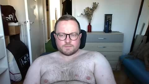 jeuneloup92 online show from 11/30/25, 09:57