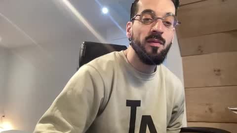 Snapshot of jeunemek00779042 chatting on 01/31/25, 01:23 JEUNEMEK007 online show from 01/31/25, 01:23