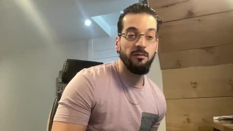 Snapshot of jeunemek00779042 chatting on 02/14/25, 03:15 JEUNEMEK007 online show from 02/14/25, 03:15