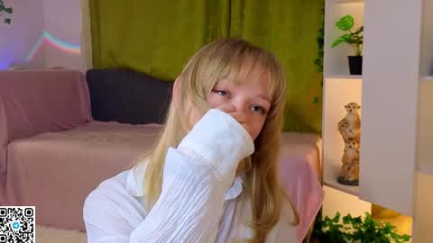 Gwen online show from 04/17/26, 08:23