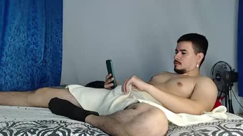 Snapshot of jeycob_happy97 chatting on 06/12/26, 11:35 Juan David online show from 06/12/26, 11:35