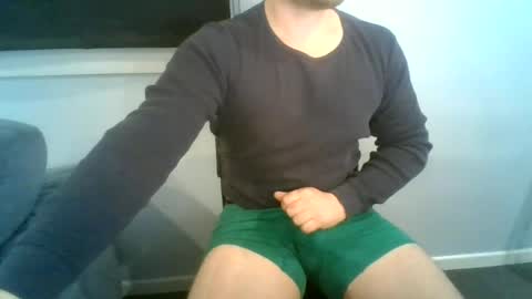 Snapshot of jezz045 chatting on 06/18/26, 03:29 jezz045 online show from 06/18/26, 03:29