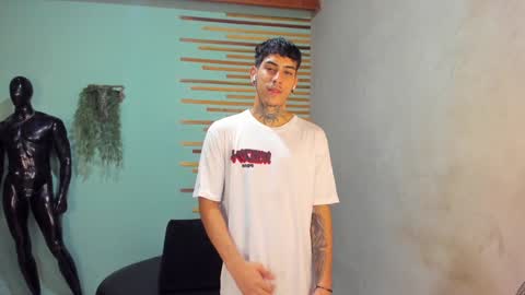 Snapshot of jharol_cardona chatting on 12/19/24, 01:28 Jharol  online show from 12/19/24, 01:28