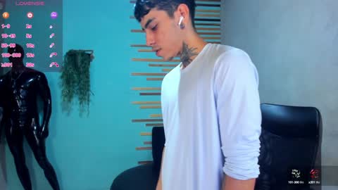 Snapshot of jharol_cardona chatting on 01/15/25, 01:34 Jharol  online show from 01/15/25, 01:34