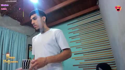 Snapshot of jharol_cardona chatting on 10/18/25, 01:19 Jharol  online show from 10/18/25, 01:19