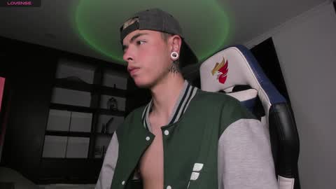 Snapshot of jhn_morghan chatting on 12/15/24, 11:31 Morghan online show from 12/15/24, 11:31