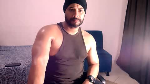 En moreno online show from 11/17/25, 03:51