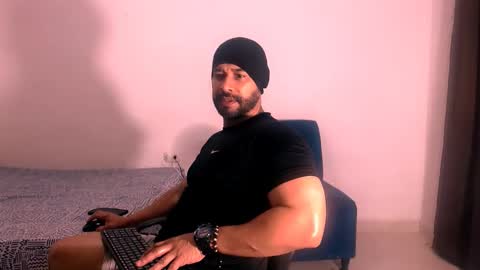 En moreno online show from 11/19/25, 06:30