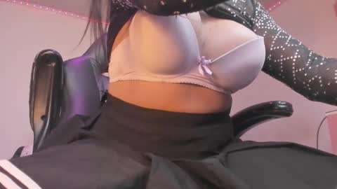 jhoanatrans22 online show from 11/28/25, 12:13