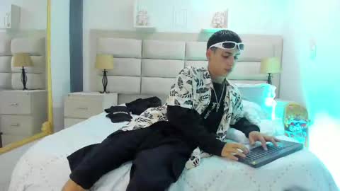 jhoanleandro online show from 02/07/25, 04:16