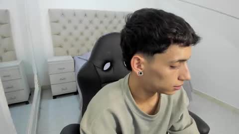 jhoanleandro online show from 11/25/25, 05:29