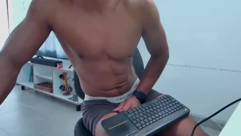 Snapshot of jhon_wich2 chatting on 05/11/26, 02:01 Jhon wich2 online show from 05/11/26, 02:01