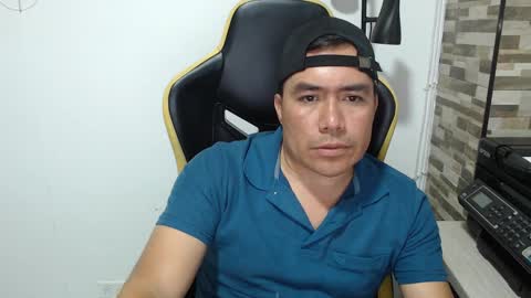 jhonatan_morales online show from 10/10/25, 12:53