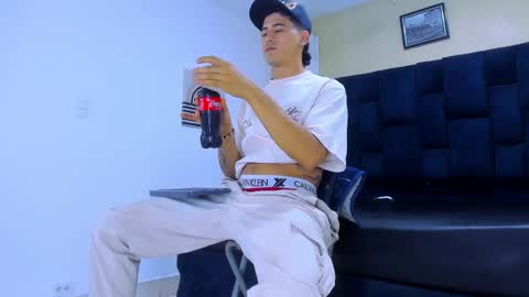 Jhon online show from 09/18/25, 03:19