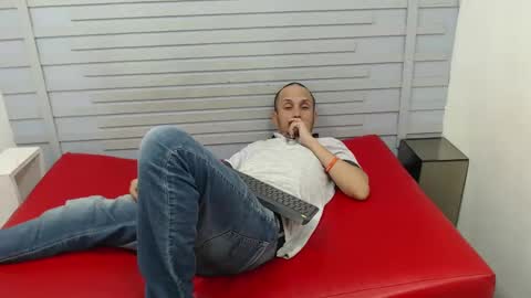 jhontorres018 online show from 02/27/25, 12:43