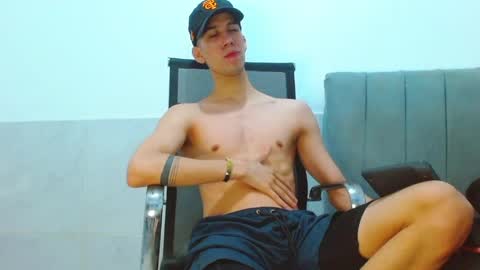 Snapshot of jhony_sex3 chatting on 05/05/26, 06:21 jhony_sex3 online show from 05/05/26, 06:21