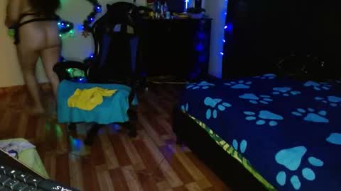 Snapshot of jhulia_hill chatting on 12/18/24, 10:24 Jhulia online show from 12/18/24, 10:24