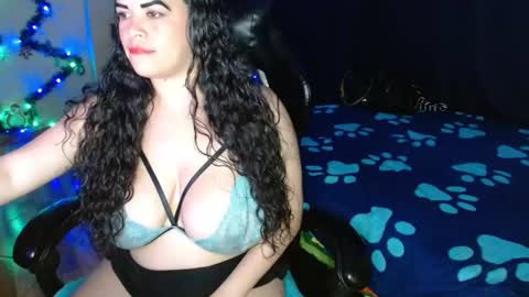 Snapshot of jhulia_hill chatting on 12/20/24, 11:26 Jhulia online show from 12/20/24, 11:26