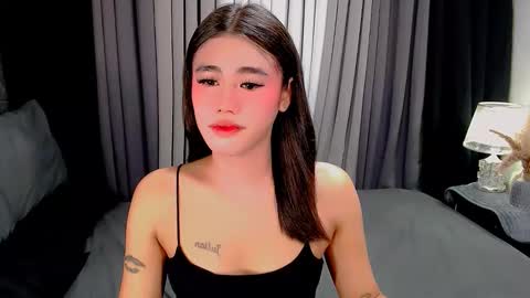 jhuliana_and_charles_room online show from 11/18/25, 05:01