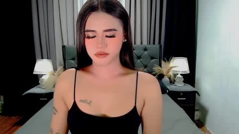 Snapshot of jhuliana_and_charles_room chatting on 04/21/26, 11:40 jhuliana_and_charles_room online show from 04/21/26, 11:40