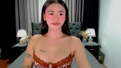 Snapshot of jhuliana_and_charles_room chatting on 05/19/26, 11:33 jhuliana_and_charles_room online show from 05/19/26, 11:33