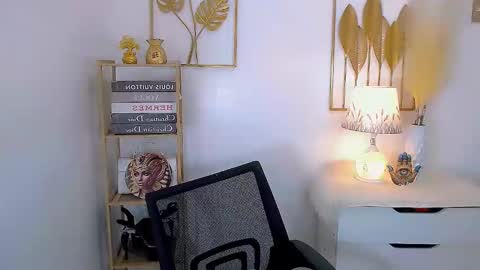 Snapshot of jhulianagrey chatting on 01/02/25, 01:17 julie online show from 01/02/25, 01:17