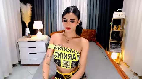 Snapshot of jhulianagrey chatting on 02/19/25, 04:55 julie online show from 02/19/25, 04:55