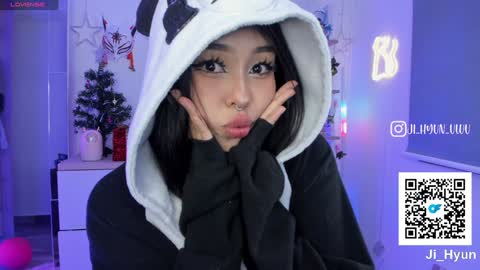 Snapshot of ji_hyun chatting on 01/08/25, 04:55 Ji online show from 01/08/25, 04:55