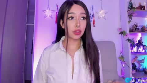 Snapshot of ji_hyun chatting on 09/18/25, 10:34 Ji online show from 09/18/25, 10:34