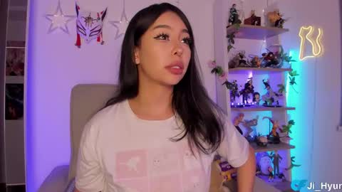 Snapshot of ji_hyun chatting on 10/02/25, 03:35 Ji online show from 10/02/25, 03:35