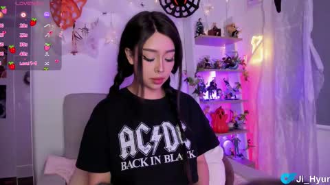 Snapshot of ji_hyun chatting on 10/24/25, 01:46 Ji online show from 10/24/25, 01:46