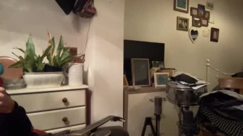 Jigz1986 online show from 12/29/24, 05:44