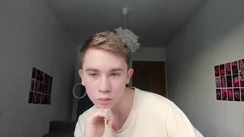 Snapshot of jimyti_bad_boy chatting on 01/06/25, 09:19 jimyti_bad_boy online show from 01/06/25, 09:19