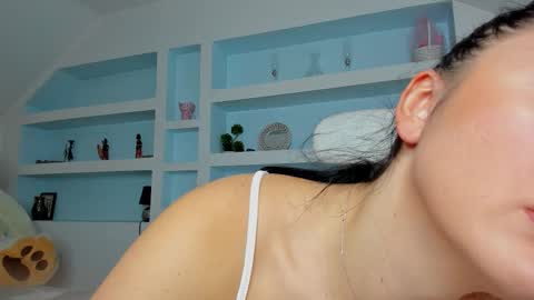 Juliee online show from 12/17/25, 07:31