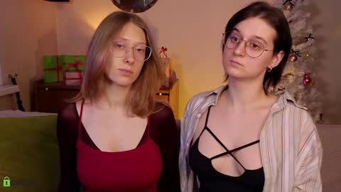 Hey Guys We are Julia ginger  Tina brunette online show from 12/19/24, 03:52