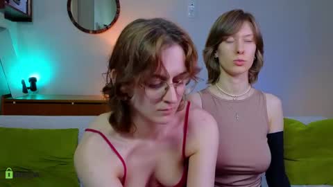 Snapshot of jitoon_exe chatting on 04/25/26, 07:44 Hey Guys We are Julia ginger Tina brunette online show from 04/25/26, 07:44