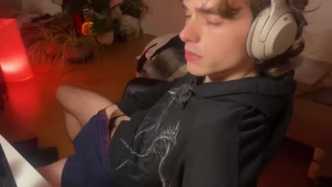 Kitty online show from 11/30/25, 09:30